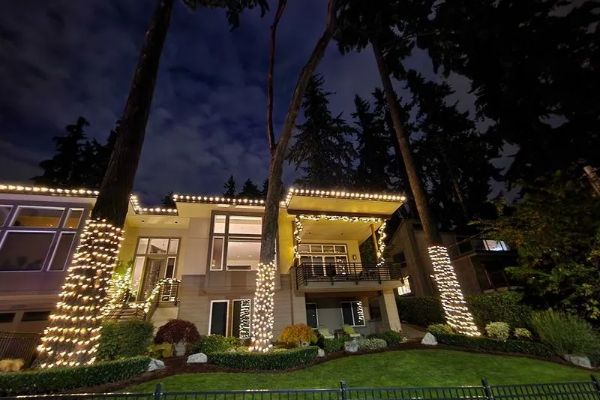 Residential Christmas Lighting Service Company Near Me in Bellevue WA 31